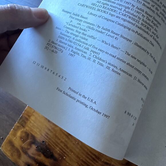 Vintage 1997 Scholastic Five Creepy Creatures Paperback Book - Picture 2 of 7